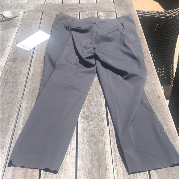 Lululemon NWT Free to Speed HR Run Crop 21” c.grey - Picture 2 of 5